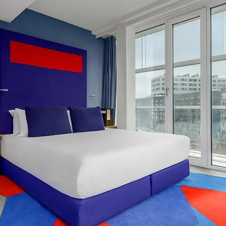 Mate Aitana, Hotell Amsterdam