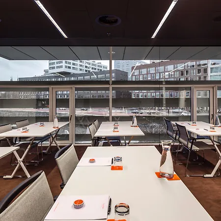 Mate Aitana, Amsterdam