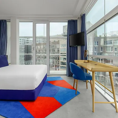 Mate Aitana, Amsterdam