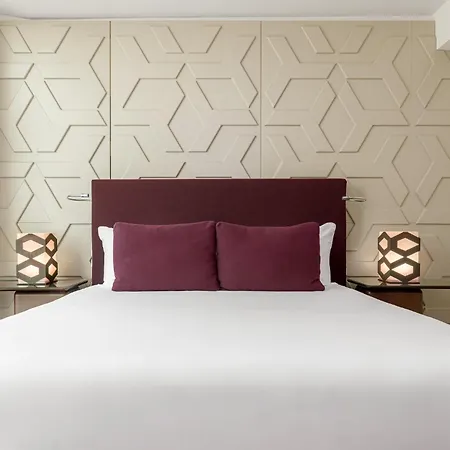 Mate Aitana, Hotel Amsterdam