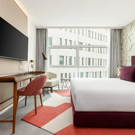 Mate Aitana, Amsterdam