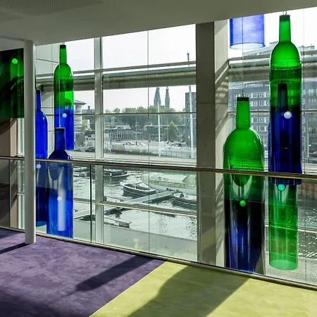 Mate Aitana, Amsterdam