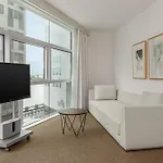 Mate Aitana, Amsterdam