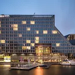 Mate Aitana, Hotel Amsterdam