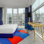 Mate Aitana, Amsterdam