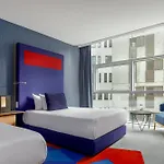 Mate Aitana, Hotel Amesterdão