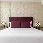 Mate Aitana, Hotel Amsterdam