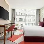 Mate Aitana, Amsterdam