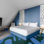 Mate Aitana, Amsterdam