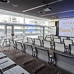 Mate Aitana, Ξενοδοχείο Άμστερνταμ