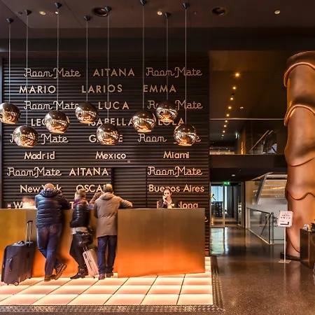 Mate Aitana, Amsterdam