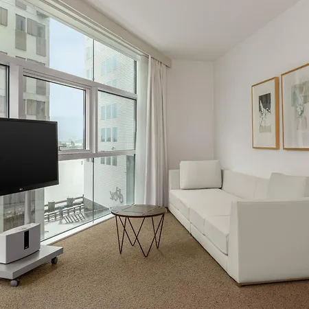 Mate Aitana, Amsterdam