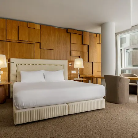 Mate Aitana, Hotell Amsterdam