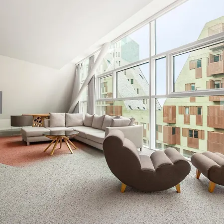 Mate Aitana, 4* Amsterdam