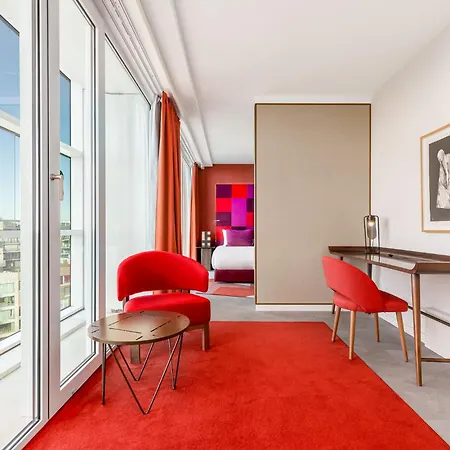 Mate Aitana, Hotell Amsterdam