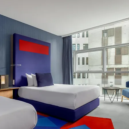 Mate Aitana, Hotell Amsterdam