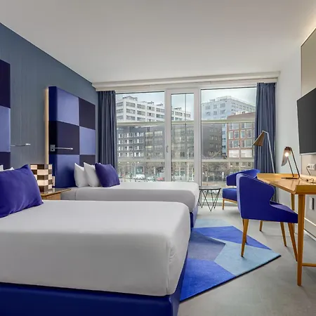 Mate Aitana, Hotel
