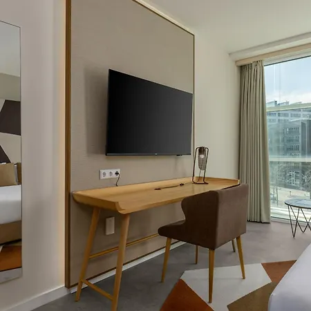 Mate Aitana, Hotel