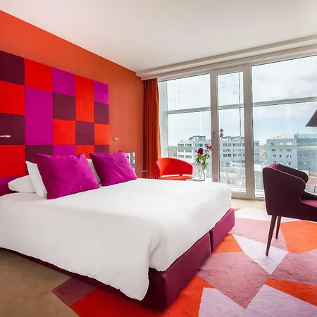 Mate Aitana, Hotell Amsterdam