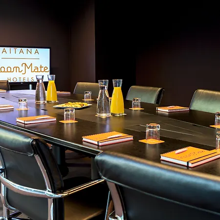 Mate Aitana, Hotel Amsterdam