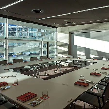 Mate Aitana, Hotell Amsterdam