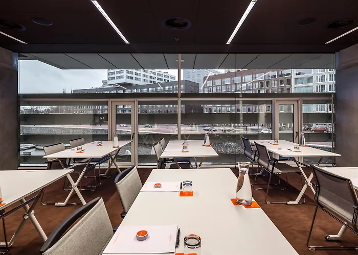 Mate Aitana, אמסטרדם