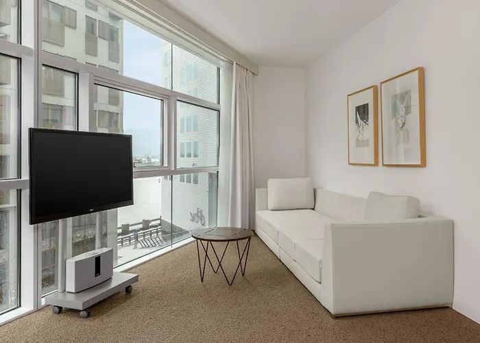 Mate Aitana, אמסטרדם