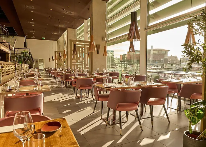 Mate Aitana, מלון