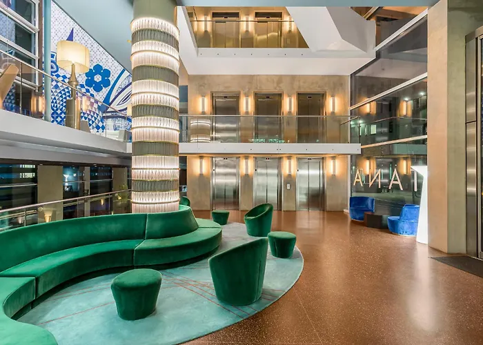 Mate Aitana, מלון