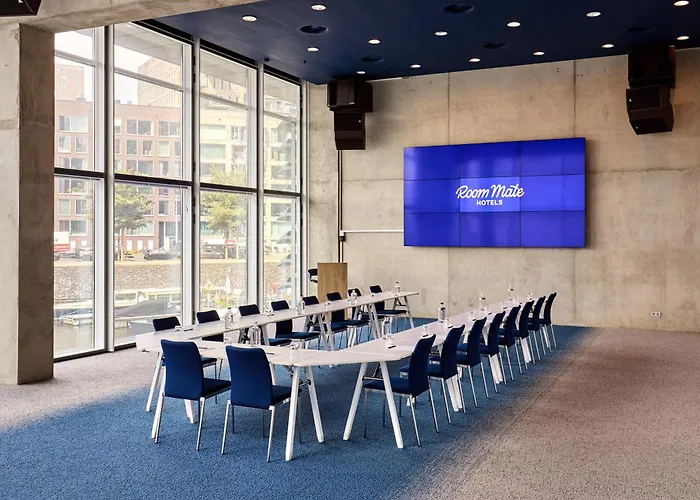 Mate Aitana, מלון