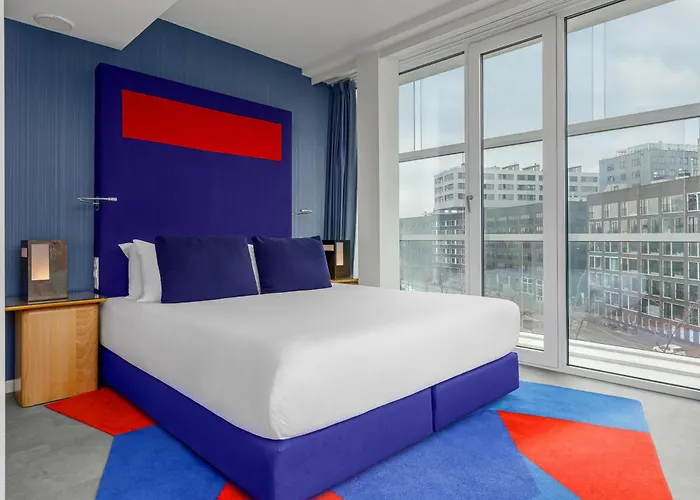 Mate Aitana, מלון אמסטרדם