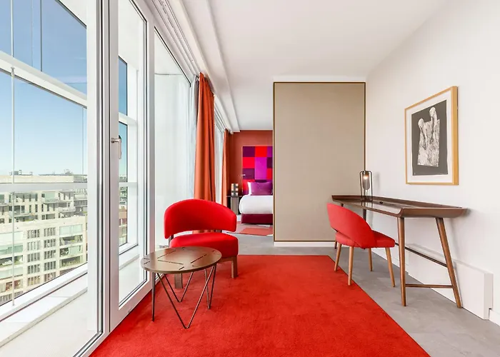 Mate Aitana, מלון אמסטרדם