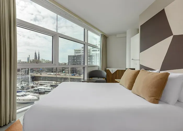 Mate Aitana, מלון 4*