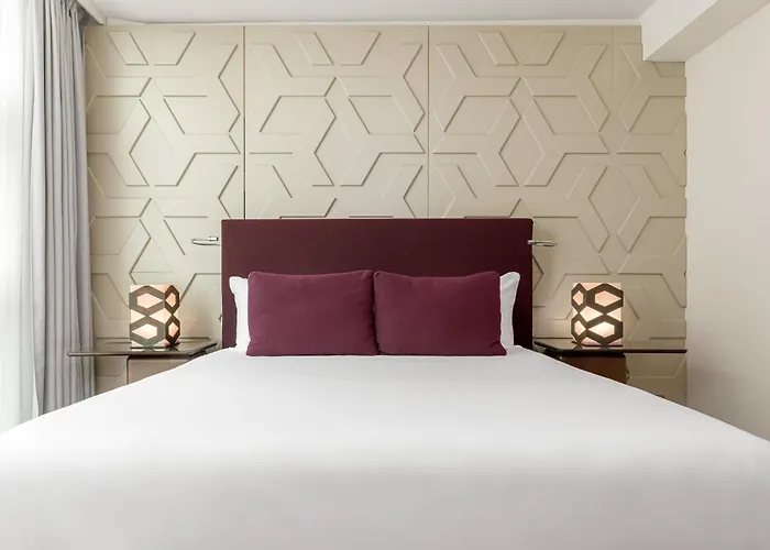 Mate Aitana, מלון אמסטרדם