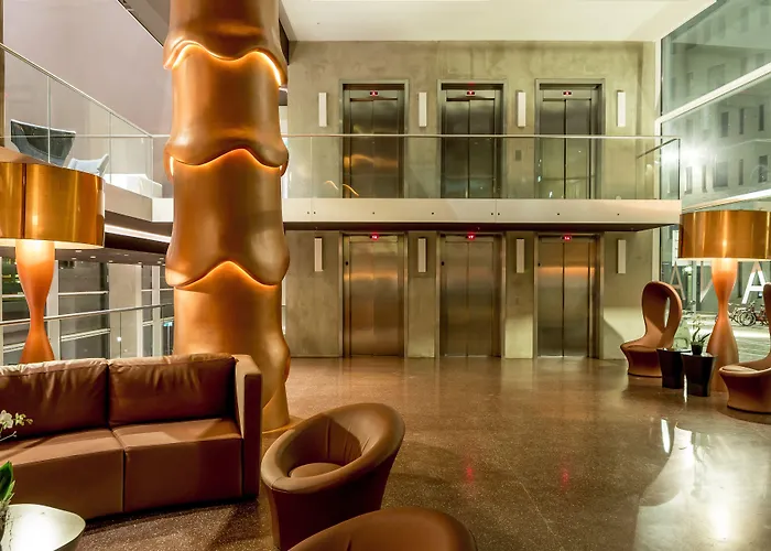 Mate Aitana, מלון