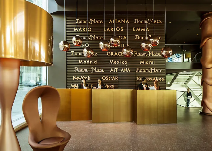 Mate Aitana, מלון