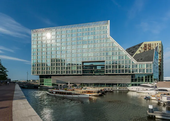 Mate Aitana, מלון