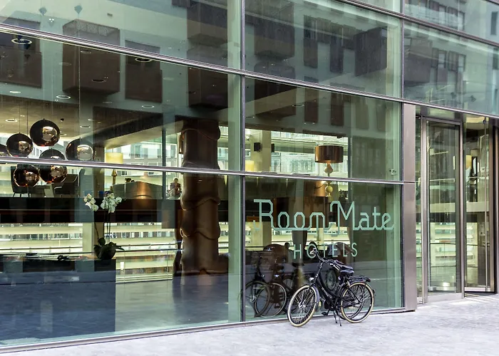 Mate Aitana, מלון