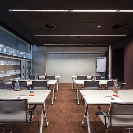 Mate Aitana, Hotell Amsterdam