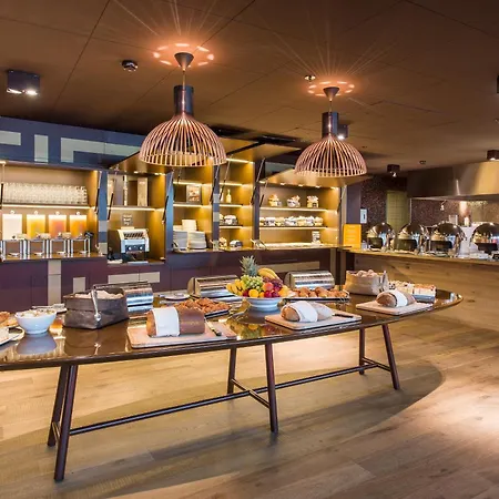 Mate Aitana, 4* Amsterdam